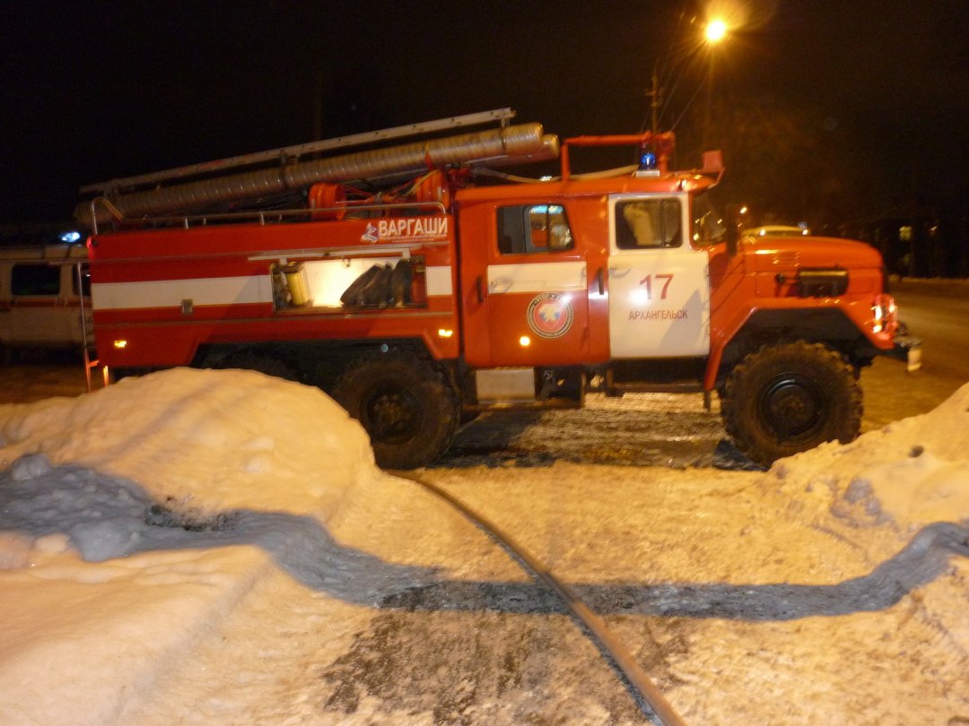 Пожарно-спасательные подразделения выезжали на пожар в г. Котласе